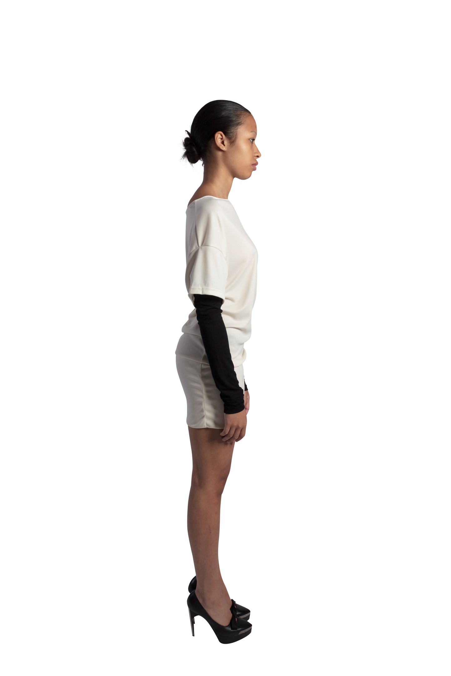 T-shirt dress cream/white with black sleeve